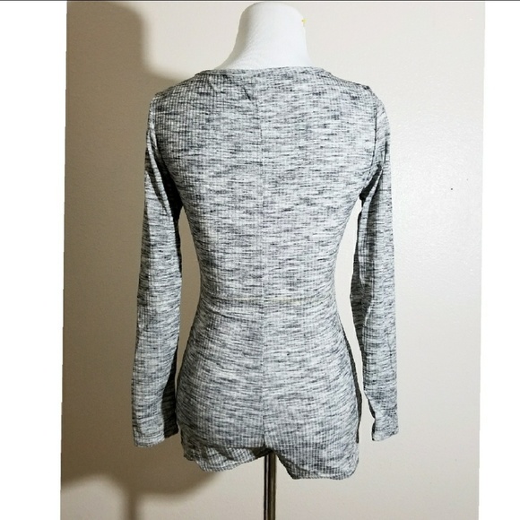 💮Long Sleeve Gray Romper - Picture 4 of 6